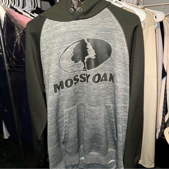 Mossy Oak Men's Grey and Green Hoodie - Picture 2 of 4